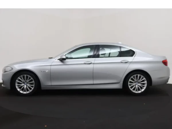 Photo 27 of 30 of WBA5A31080D744552 BMW 5 Serie 520i Aut. Last Minute Edition 4-drs Sedan