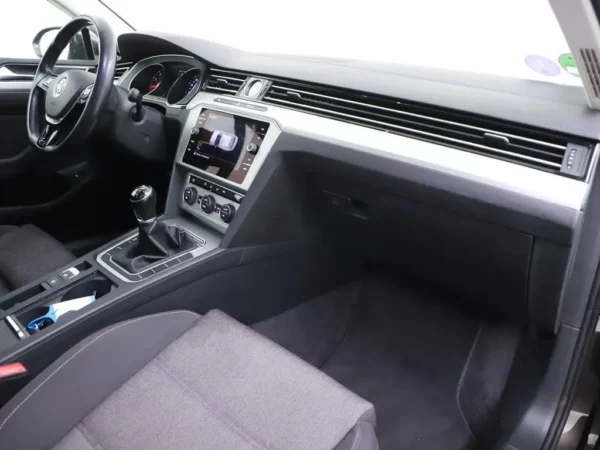 Photo 27 of 32 of WVWZZZ3CZJE179289 Volkswagen Passat 1.4 TSI ACT Comfortline 4-drs Sedan