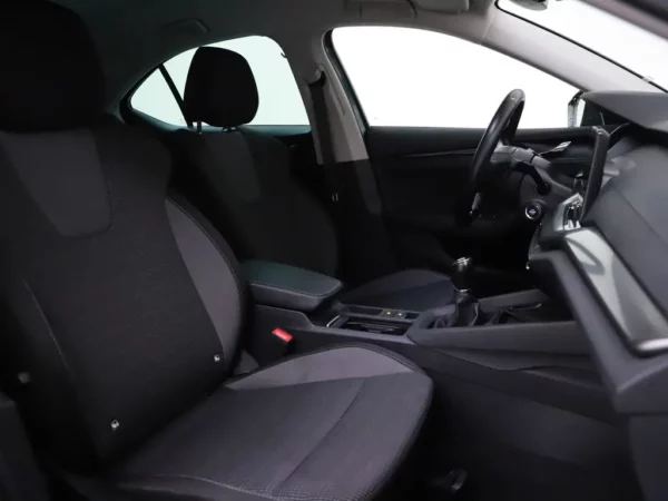 Photo 27 of 34 of TMBAP7NX0MY011246 Skoda Octavia 1.0 TSI Business Edition 5-drs Hatchb.