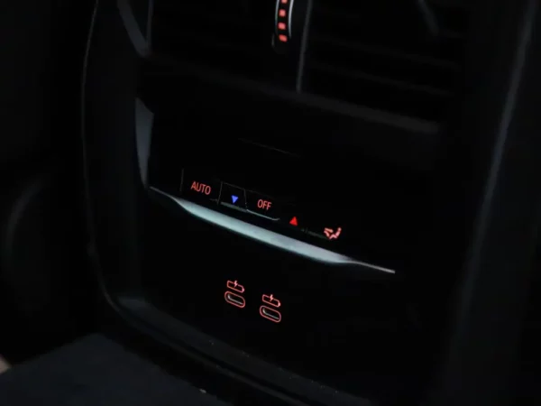 Photo 27 of 34 of WBA6N31060FL56510 BMW 3 Serie Touring 330e Business Edition Plus LED