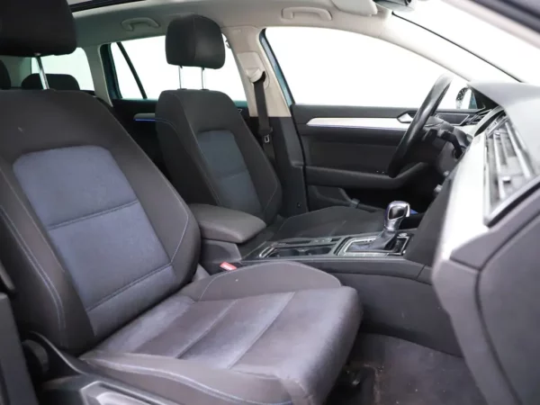 Photo 27 of 35 of WVWZZZ3CZHE054129 Volkswagen Passat Variant 1.4 TSI GTE Connected