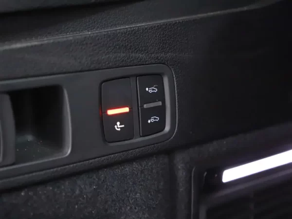 Photo 27 of 39 of WAUZZZFY7H2018880 Audi Q5 2.0 TFSI quattro Design Pro Line Plus LED