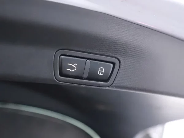 Photo 27 of 41 of ZARFAHBN5J7C00212 Alfa Romeo Stelvio 2.0 T AWD Special Edition 5-drs SUV