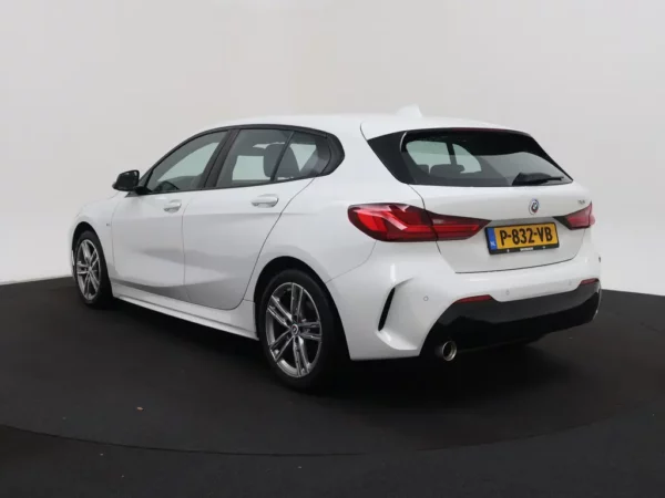 Photo 28 of 28 of WBA7K310207K99164 BMW 1-serie 118i Aut. Business Edition 5-drs Hatchb.