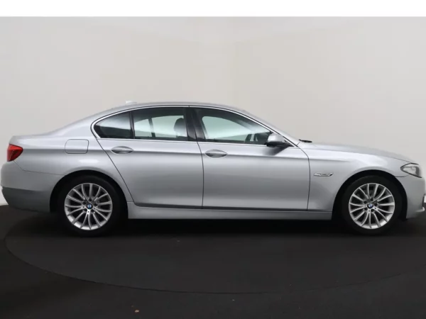 Photo 28 of 30 of WBA5A31080D744552 BMW 5 Serie 520i Aut. Last Minute Edition 4-drs Sedan