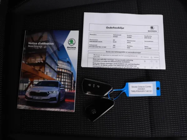 Photo 28 of 33 of TMBJP8NX0RY146191 Skoda Octavia Combi 1.0 TSI Business Edition