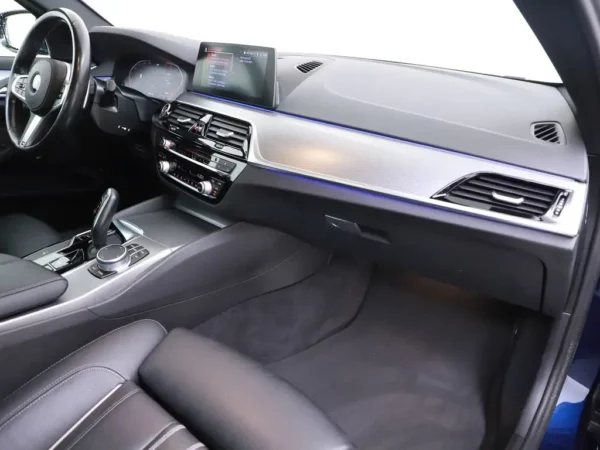 Photo 28 of 33 of WBAJR110X0WW57722 BMW 5 Serie 520i High Executive Edition (4-drs Sedan)