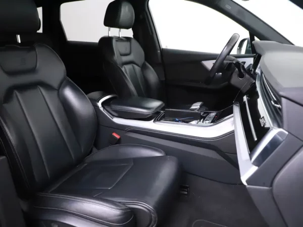 Photo 28 of 34 of WAUZZZ4M3LD007324 Audi Q7 55 TFSI quattro Pro Line S 7p