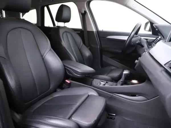 Photo 28 of 34 of WBAHS110605H03722 BMW X1 sDrive18i Aut. High Executive LED