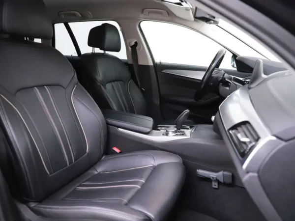 Photo 28 of 34 of WBAJL11080BC88242 BMW 5 Serie Touring 520i High Executive 5-drs Combi