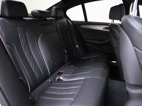 Photo 28 of 36 of WBAJK51080BX22697 BMW 5 Serie 520i Aut. High Executive M-Pack LED