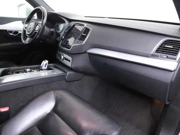 Photo 28 of 36 of YV1LFBABDH1149222 Volvo XC90 2.0 T8 Twin Engine AWD Inscription