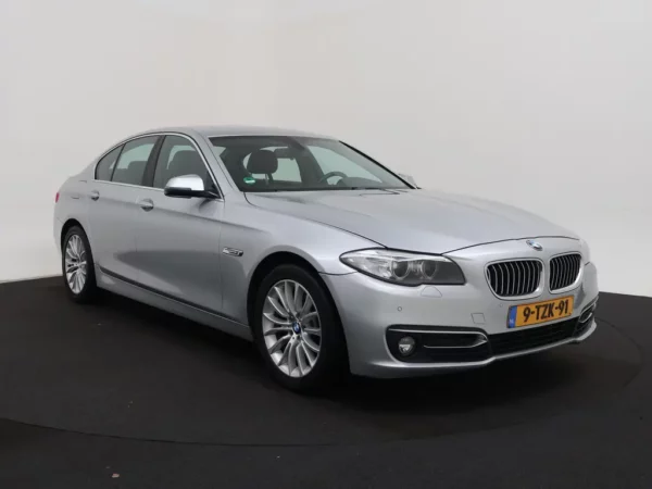 Photo 29 of 30 of WBA5A31080D744552 BMW 5 Serie 520i Aut. Last Minute Edition 4-drs Sedan