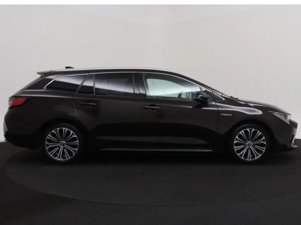 Photo 29 of 31 of SB1Z93BE40E063357 Toyota Corolla Touring Sports 1.8 Hybrid Executive