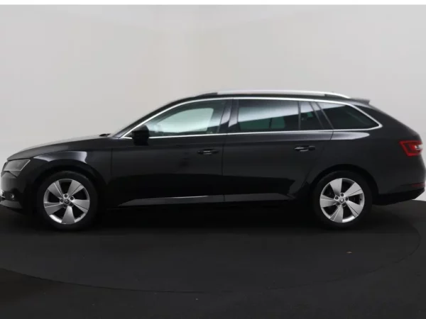 Photo 29 of 32 of TMBJB9NP1J7551832 Skoda Superb Combi 1.4 DSG TSI ACT Ambition Business 5-drs Combi