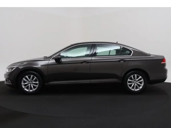 Photo 29 of 32 of WVWZZZ3CZJE179289 Volkswagen Passat 1.4 TSI ACT Comfortline 4-drs Sedan