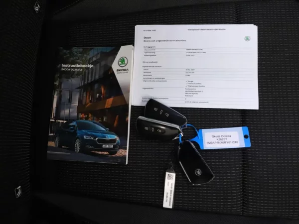 Photo 29 of 34 of TMBAP7NX0MY011246 Skoda Octavia 1.0 TSI Business Edition 5-drs Hatchb.