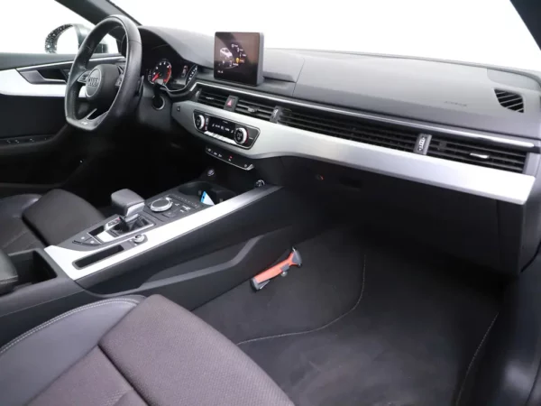 Photo 29 of 34 of WAUZZZF56KA068463 Audi A5 Sportback 35 TFSi Sport S-Tronic