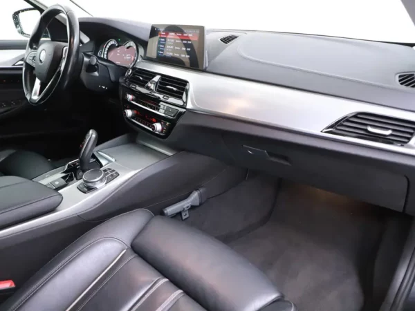 Photo 29 of 34 of WBAJL11080BC88242 BMW 5 Serie Touring 520i High Executive 5-drs Combi