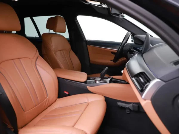 Photo 29 of 35 of WBA11CG000CL71888 BMW 5 Serie Touring 530e Business Edition Plus M-Pack