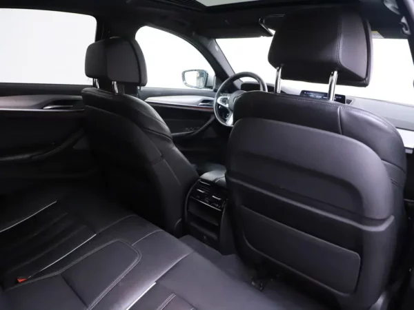 Photo 29 of 36 of WBAJK51080BX22697 BMW 5 Serie 520i Aut. High Executive M-Pack LED