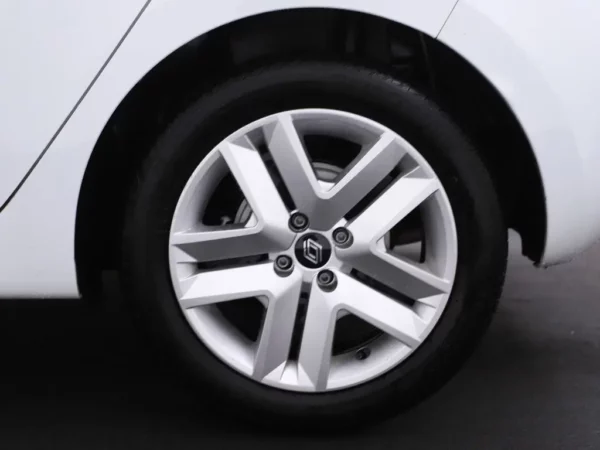 Photo 3 of 25 of VF1RJA00374065209 Renault Clio 1.6 E-Tech Full Hybrid 145