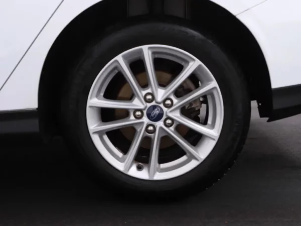 Photo 3 of 25 of WF05XXGCC5JT14065 Ford Focus 1.0 Lease Edition Navi