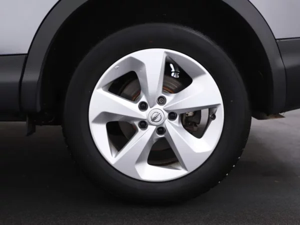 Photo 3 of 26 of SJNFFAJ11U2639705 Nissan QASHQAI 1.3 DIG-T Business Edition Pano