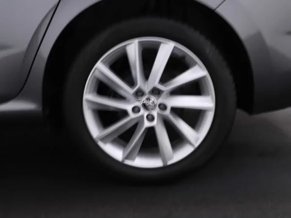 Photo 3 of 26 of TMBER7NW9P3231540 Skoda Scala 1.0 TSI Sport Business (5-drs