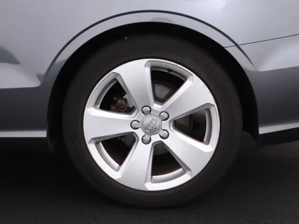 Photo 3 of 26 of WAUZZZ8V5F1133404 Audi A3 Cabriolet 1.4 TFSI CoD Ambition Pro Line Plus Softtop Stoelverw.