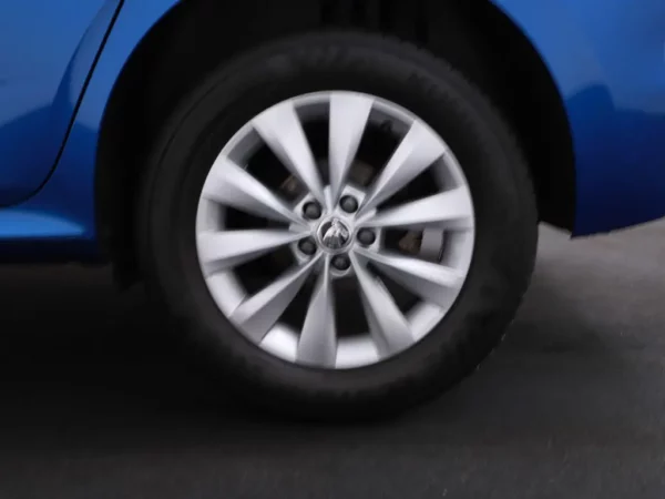 Photo 3 of 27 of TMBGR6NW3N3076807 Skoda Kamiq 1.0 TSI Business Edition (5-drs