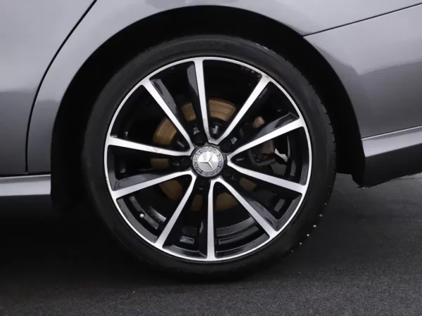 Photo 3 of 27 of WDD1173421N012561 Mercedes-Benz CLA-Klasse 180 Edition 1