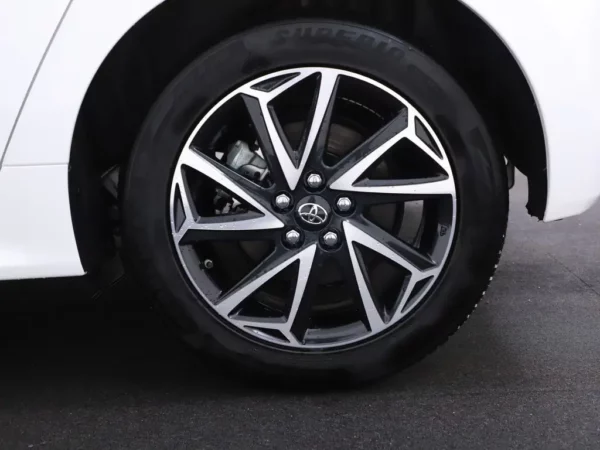 Photo 3 of 27 of YARKBAC3200180897 Toyota Yaris 1.5 Hybrid Dynamic 5-drs Hatchb