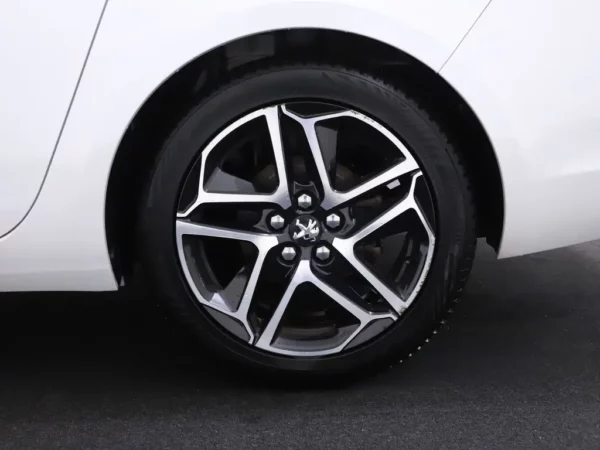 Photo 3 of 28 of VF3LRHNYHFS262025 Peugeot 308 SW 1.2 PureTech GT Line