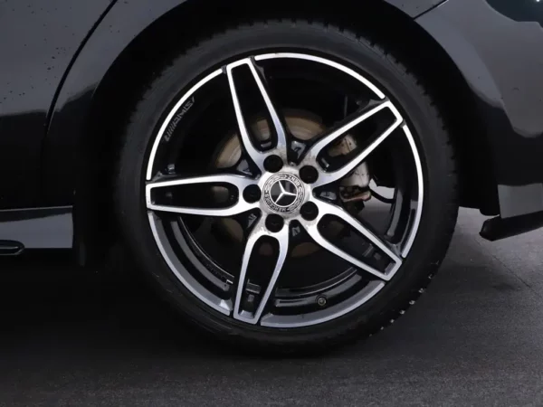 Photo 3 of 28 of WDD1760421J761277 Mercedes-Benz A-Klasse 180 Aut. AMG LED