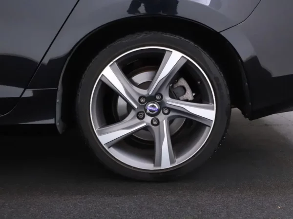 Photo 3 of 28 of YV1FW45HBF1260589 Volvo V60 1.6 T3 R-Design Cruise Ecc