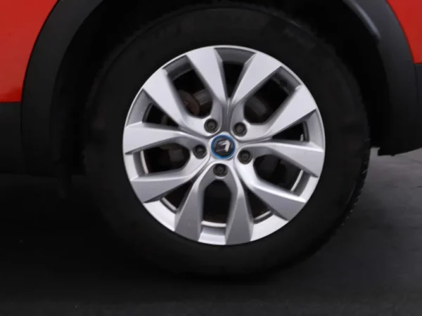 Photo 3 of 29 of VF1RJB00766260982 Renault Captur 1.6 E-Tech Plug-in Hybrid 160 Intens