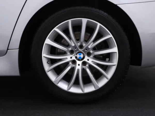 Photo 3 of 30 of WBA5A31080D744552 BMW 5 Serie 520i Aut. Last Minute Edition 4-drs Sedan