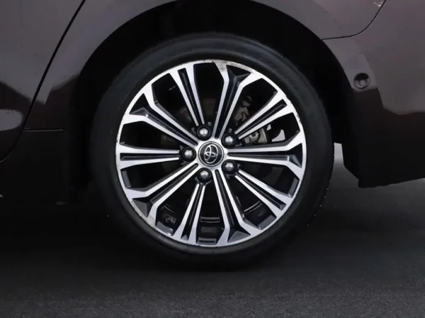 Photo 3 of 31 of SB1Z93BE40E063357 Toyota Corolla Touring Sports 1.8 Hybrid Executive