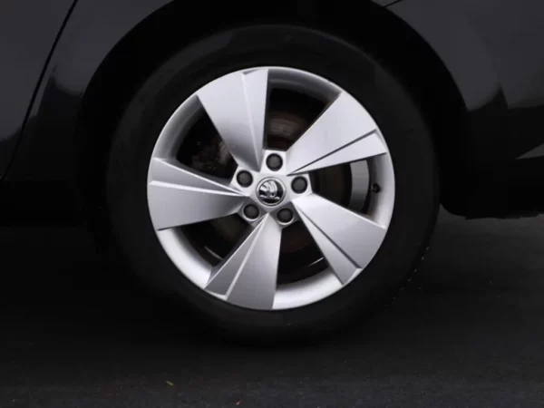 Photo 3 of 32 of TMBJB9NP1J7551832 Skoda Superb Combi 1.4 DSG TSI ACT Ambition Business 5-drs Combi