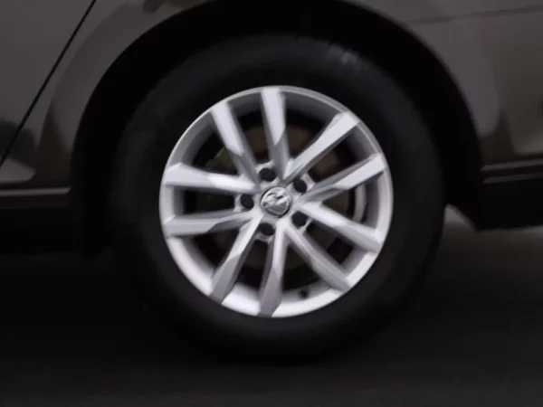 Photo 3 of 32 of WVWZZZ3CZJE179289 Volkswagen Passat 1.4 TSI ACT Comfortline 4-drs Sedan