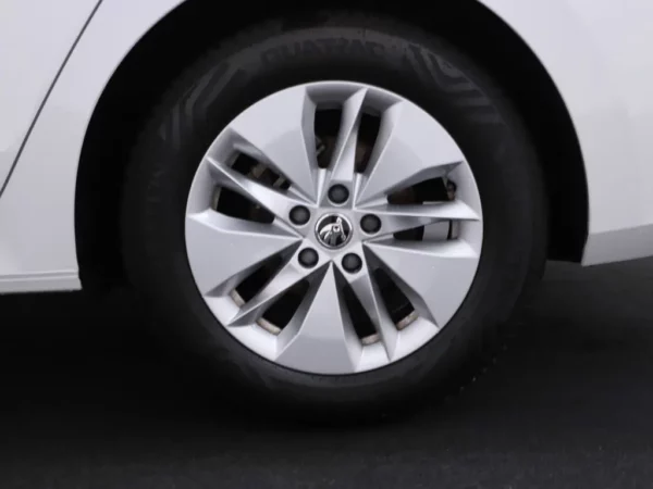 Photo 3 of 33 of TMBJP8NX0RY146191 Skoda Octavia Combi 1.0 TSI Business Edition