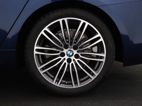 Photo 3 of 33 of WBAJR110X0WW57722 BMW 5 Serie 520i High Executive Edition (4-drs Sedan)