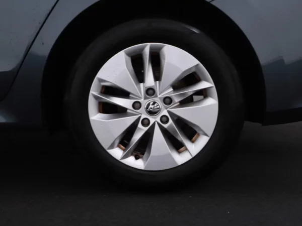 Photo 3 of 34 of TMBAP7NX0MY011246 Skoda Octavia 1.0 TSI Business Edition 5-drs Hatchb.