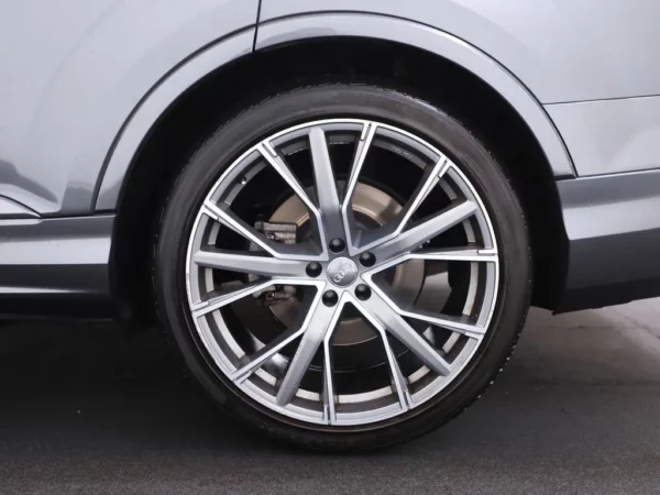 Photo 3 of 34 of WAUZZZ4M3LD007324 Audi Q7 55 TFSI quattro Pro Line S 7p