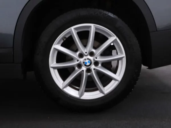 Photo 3 of 34 of WBAHS110605H03722 BMW X1 sDrive18i Aut. High Executive LED