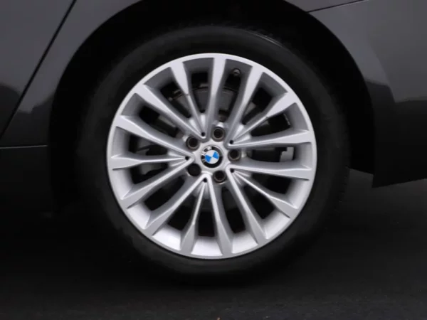 Photo 3 of 34 of WBAJL11080BC88242 BMW 5 Serie Touring 520i High Executive 5-drs Combi