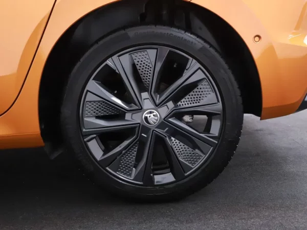 Photo 3 of 35 of TMBER9PJXN4006466 Skoda Fabia 1.0 Aut. TSI Business Edition 5-drs Hatchb.