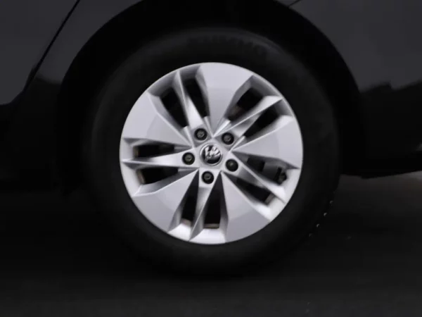 Photo 3 of 35 of TMBJP7NX8MY130954 Skoda Octavia Combi 1.0 TSI Business Edition Led