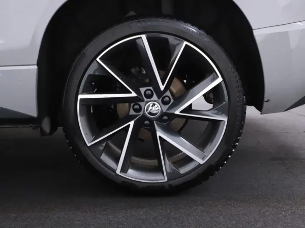 Photo 3 of 35 of TMBJR7NU3M2011227 Skoda Karoq 1.5 TSI ACT Sportline Business PANO